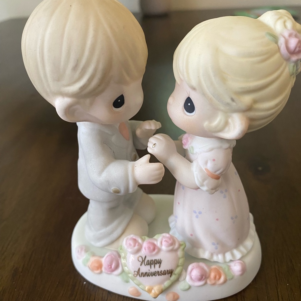 Precious Moments Anniversary 1983 Couple Figurine